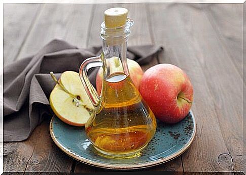 Apple cider vinegar on the list of foods to prevent candidiasis