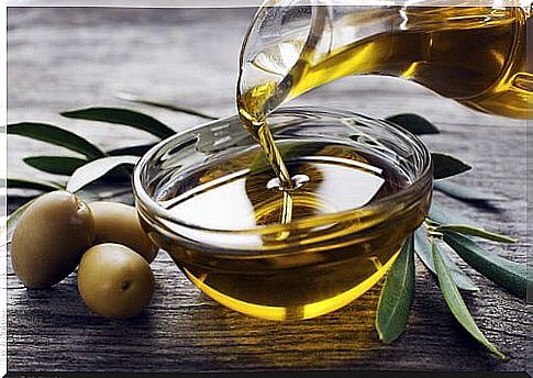 Olive oil on the list of foods to prevent candidiasis