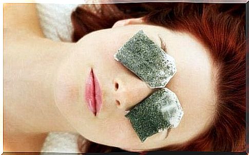 Treatment for dark circles with tea bags