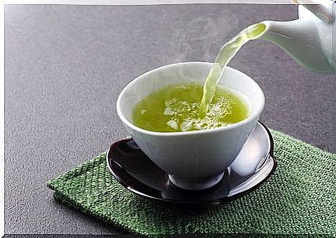 Green tea is one of those foods that strengthen the liver