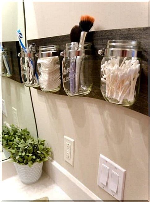 You can keep small items in the bathroom in jars