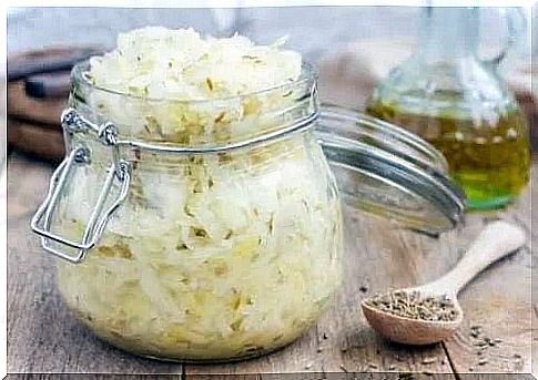 Probiotic remedies for digestion with sauerkraut