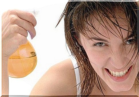 Tricks for lighter hair like rinsing with lemon