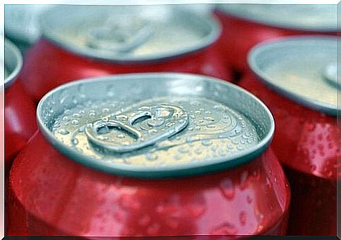 Soft drinks are foods to avoid if you are on a diet