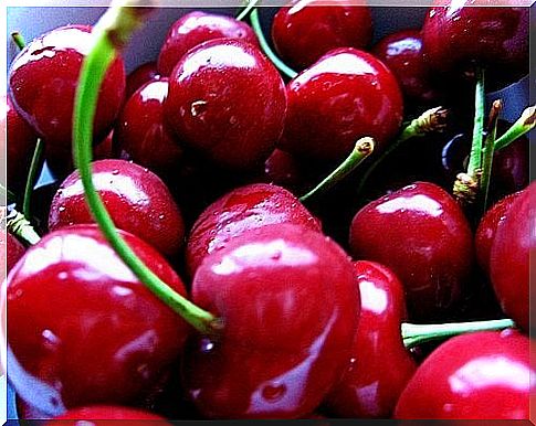 Cherries are a good option if you have a craving for anti-inflammatory fruits