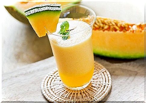 Natural juices against varicose veins prepared with melon