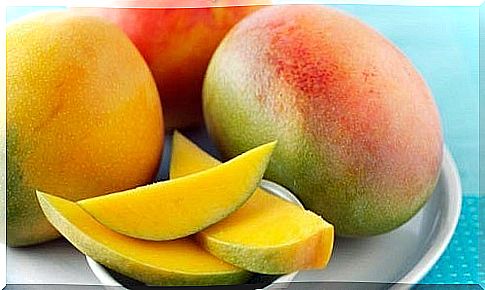 Nourishing salads and easy to prepare with mango