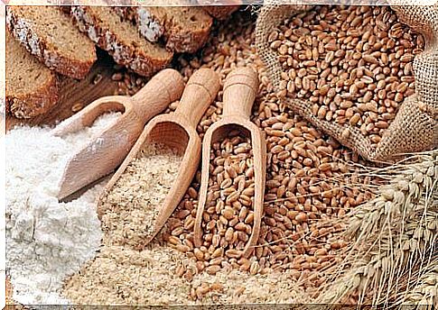 Consumption of whole grains helps to eliminate fat from the armpit