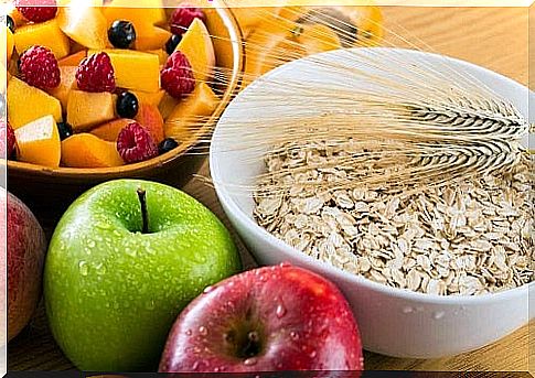 Ways to combat iron deficiency such as avoiding excess fiber