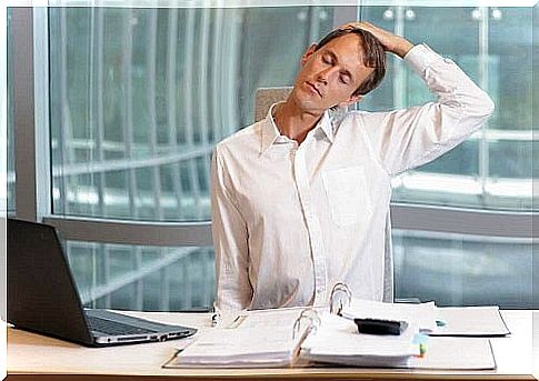 Exercises to reduce neck pain in the office