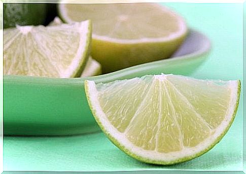 Lemon juice helps reduce uric acid levels