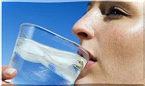 Water helps reduce uric acid levels