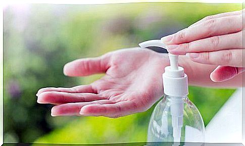 Ways to combat the smell of perspiration with antibacterial gel