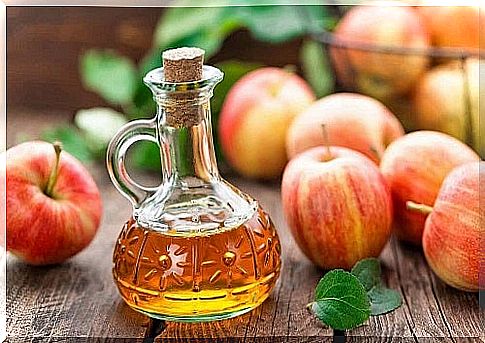 Apple cider vinegar on the list of solutions for removing warts