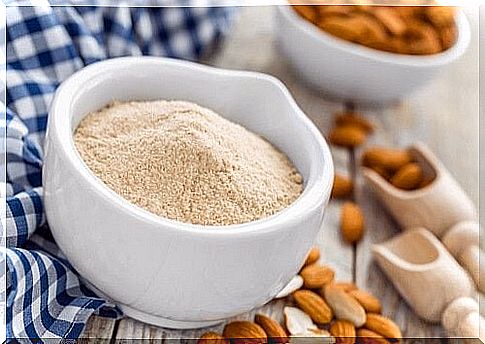 Almond flour as an ingredient in a natural skin cream