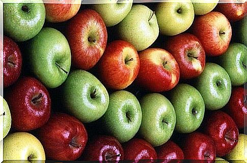 Diet with apples eaten raw