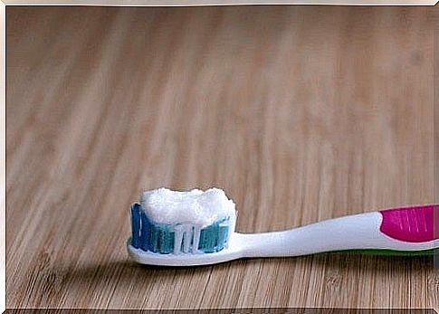 Coconut oil can replace toothpaste