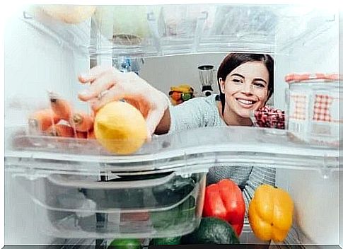 Woman avoiding cross-contamination of food