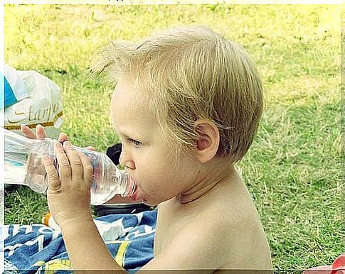 How to drink water correctly if you are a child