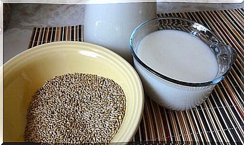 Loosen with milk from millet seeds