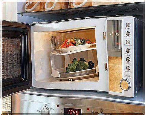 Microwave oven - real and fictitious dangers