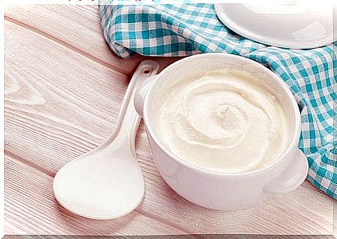 Natural homemade yogurt easy to prepare