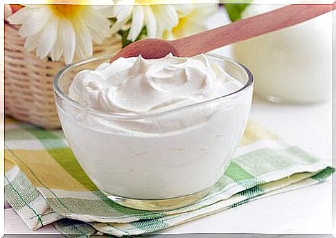 Homemade natural yogurt that has many benefits