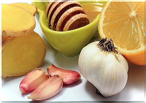 Natural remedy with ginger, garlic and honey