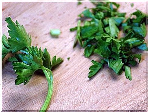 Parsley gets rid of spots and freckles