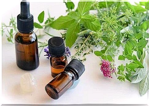 Remedies for oral candidiasis with essential oils