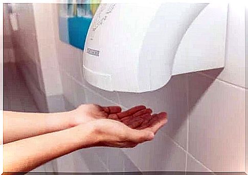 Risks of using hand dryers