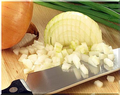 Solutions for regulating blood sugar such as onion consumption