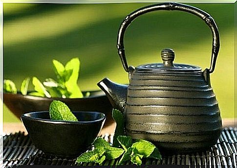 Green tea fighting water retention