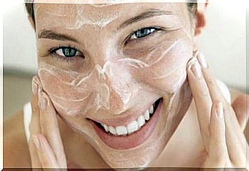 Girl who uses natural peeling methods