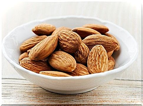 Natural exfoliants with almonds