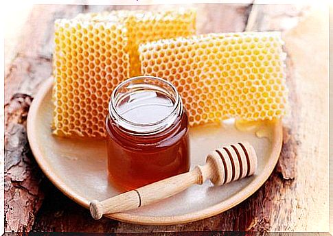 Bee honey treats ingrown nails