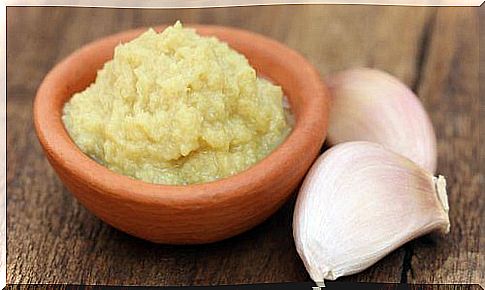 Garlic treats ingrown nails