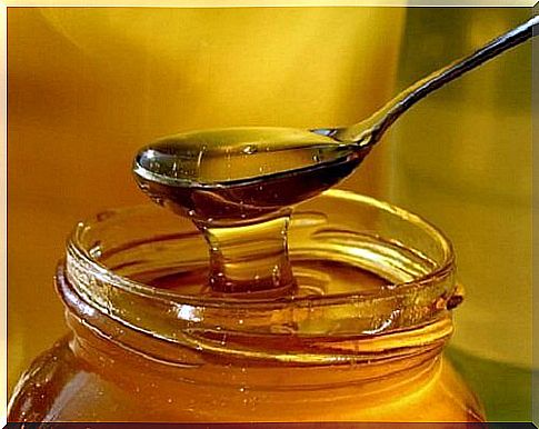 Honey for whitening the underarm at home